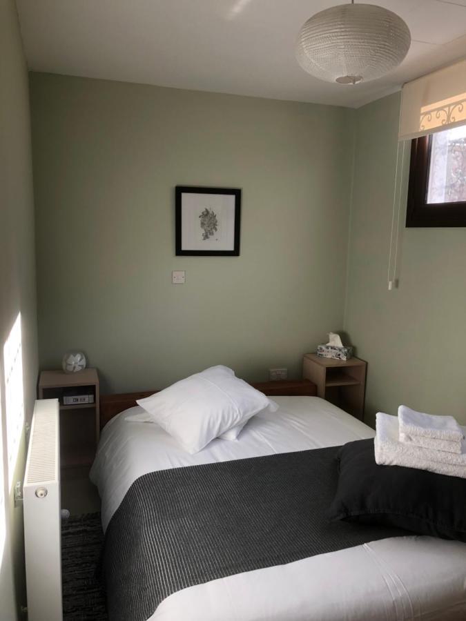 Diamond Stone Wooden Guest House Chandria Bagian luar foto